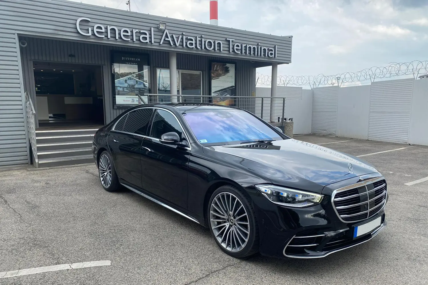 Exclusive limousine service at the General Aviation Terminal for private jet travelers